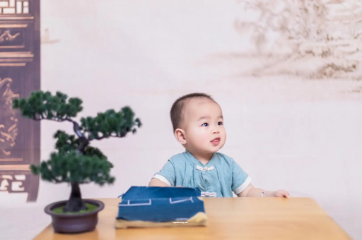 汝州怀孕肚子中间凹两边凸